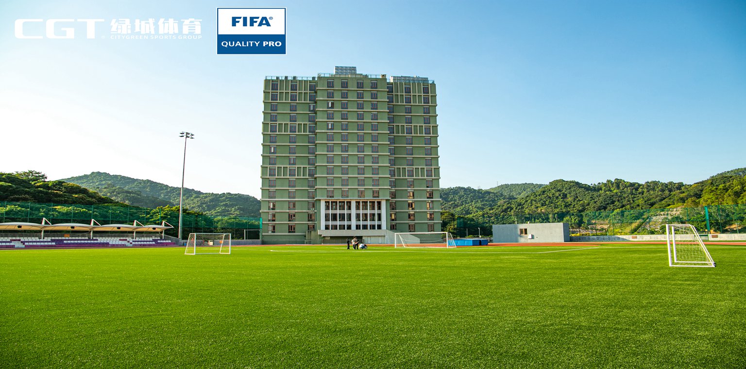 国内首片空中FIFA足球场——广州斐特思公学足球场